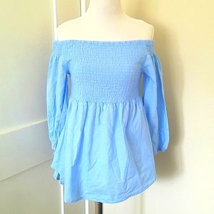 NWOT No Boundaries Light blue off-the-shoulder long-sleeved tunic. Juniors L.